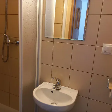 Domek U Gasienicow 2- Pokoje Goscinne Zakopane