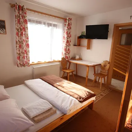 Domek U Gasienicow 2- Pokoje Goscinne ホームステイ *